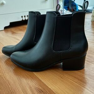 Women’s Chelsea Boots